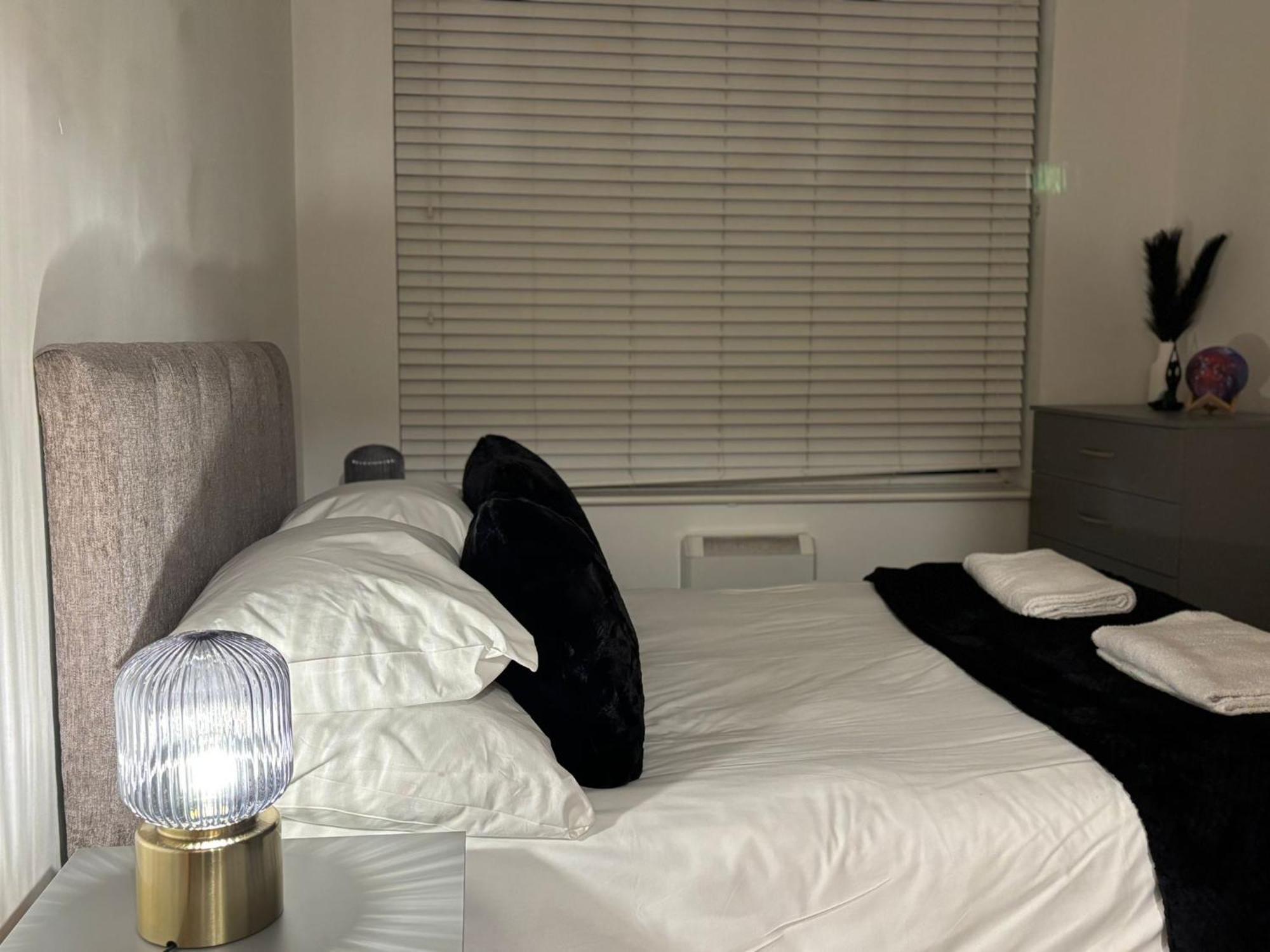 24-7 Secured City Centre Apartments With Free Underground Parking And Wifi Birmingham Exterior photo