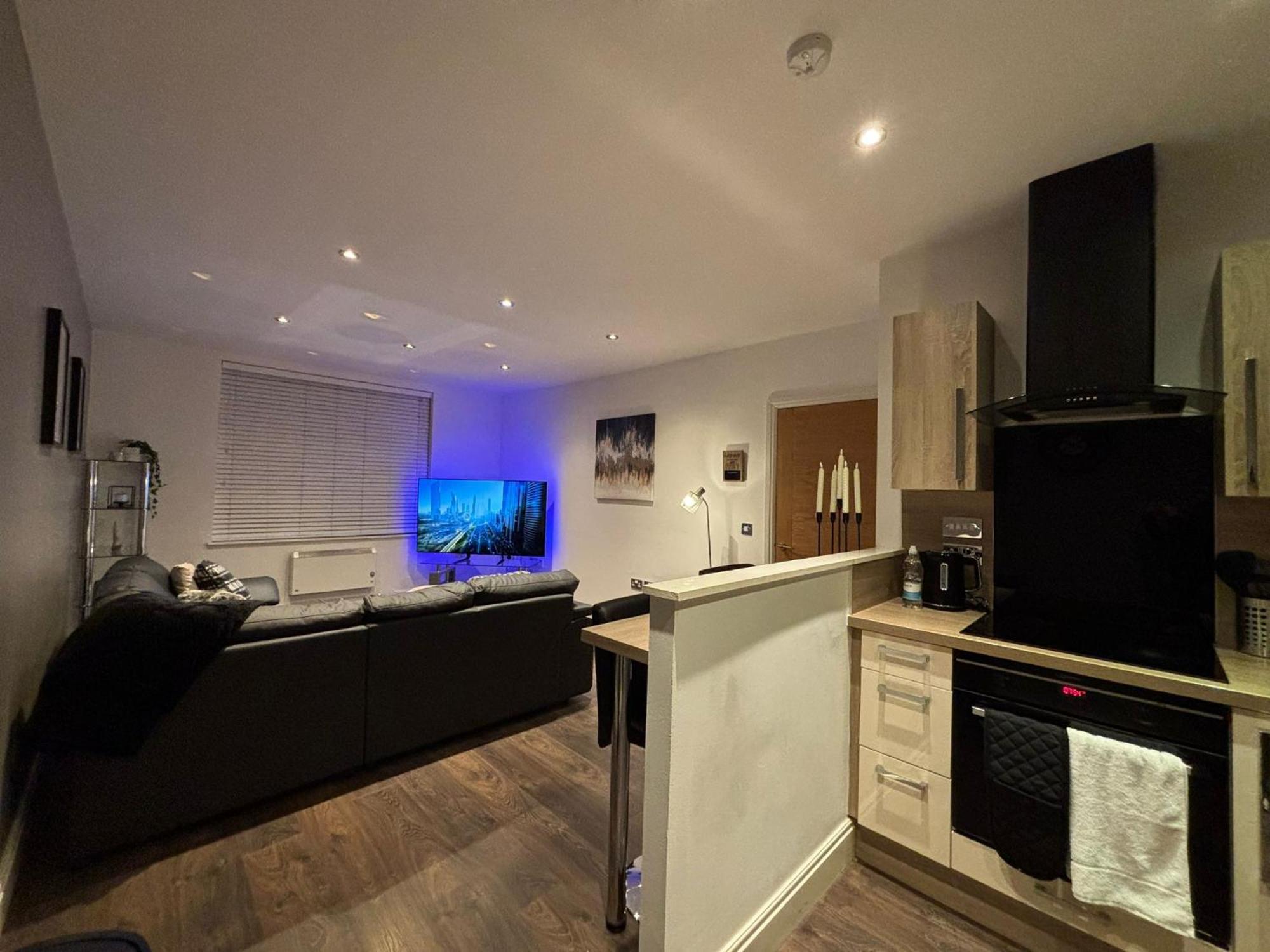 24-7 Secured City Centre Apartments With Free Underground Parking And Wifi Birmingham Exterior photo
